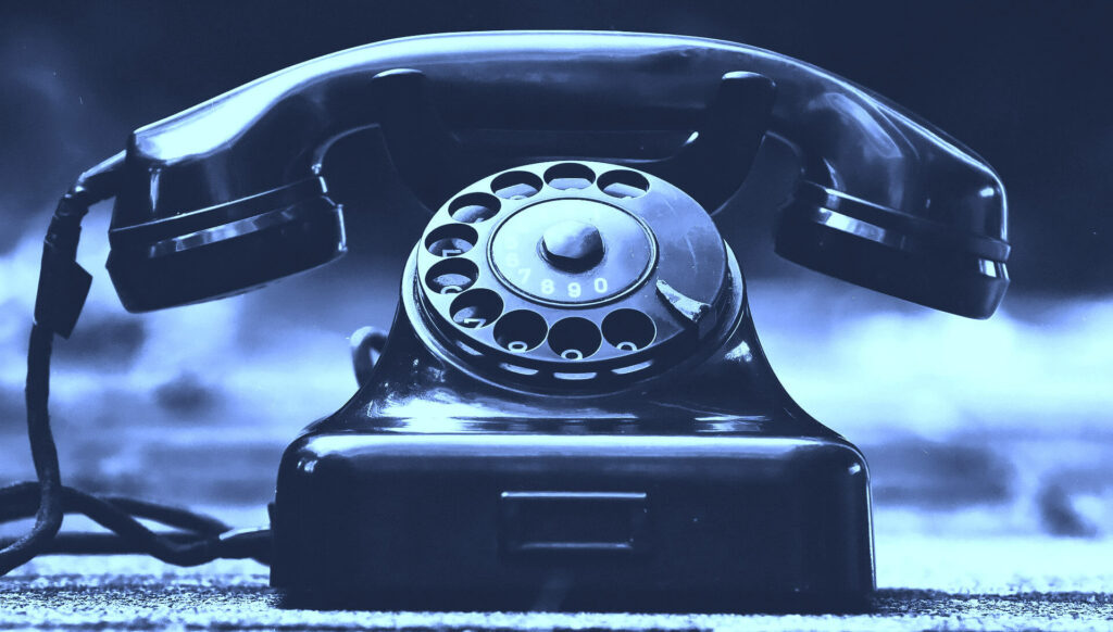 altes Telefon mit Wählscheibe, Symbolbild für Telefonwerbung