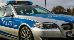 Verteidigung im Jugendstrafrecht: Polizeifahrzeug